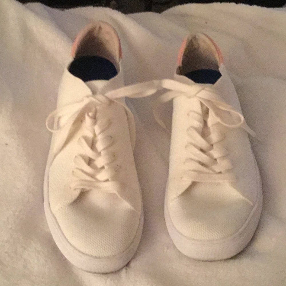 Greats royal knit blush with pink detail.